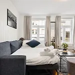 5 Mins To Center In Bright & Cozy דירה