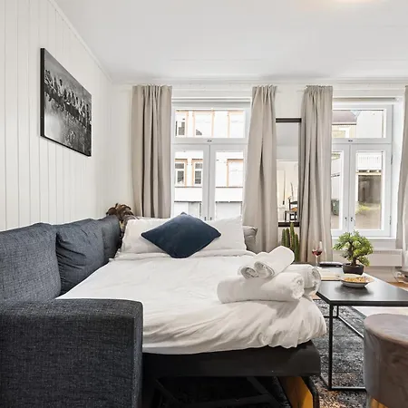 5 Mins To Center In Bright & Cozy Appartement